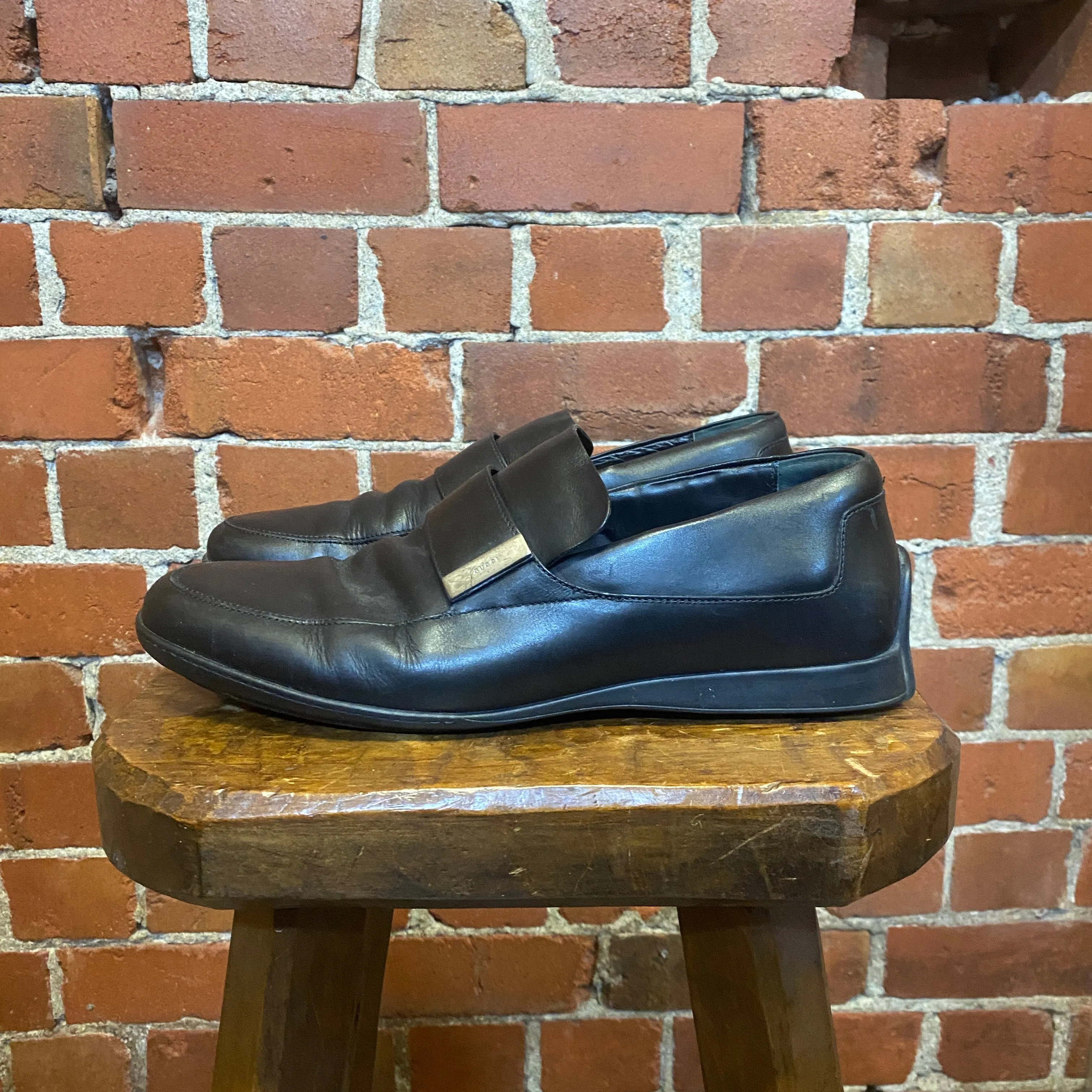 GUCCI 1990s leather loafers 43