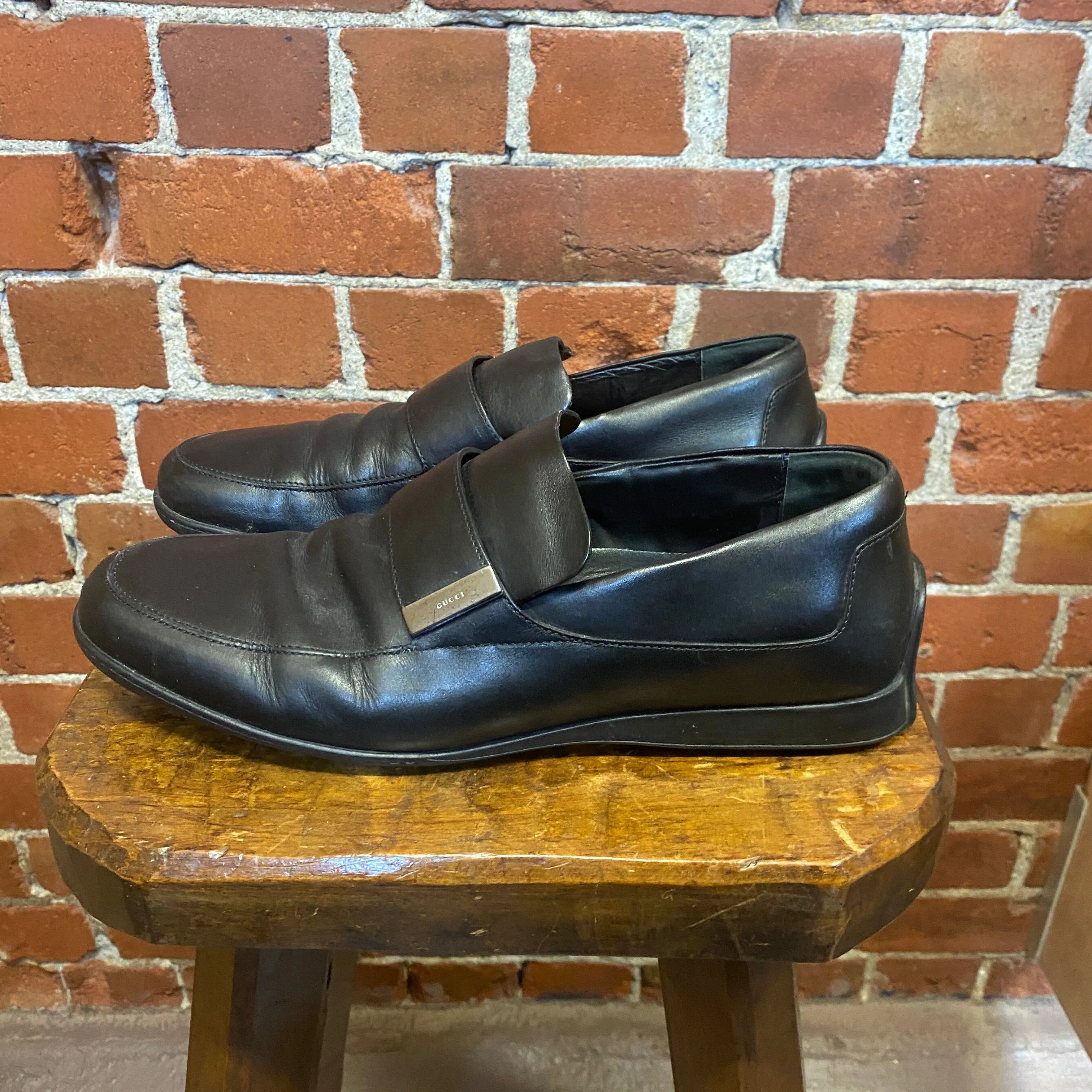 GUCCI 1990s leather loafers 43