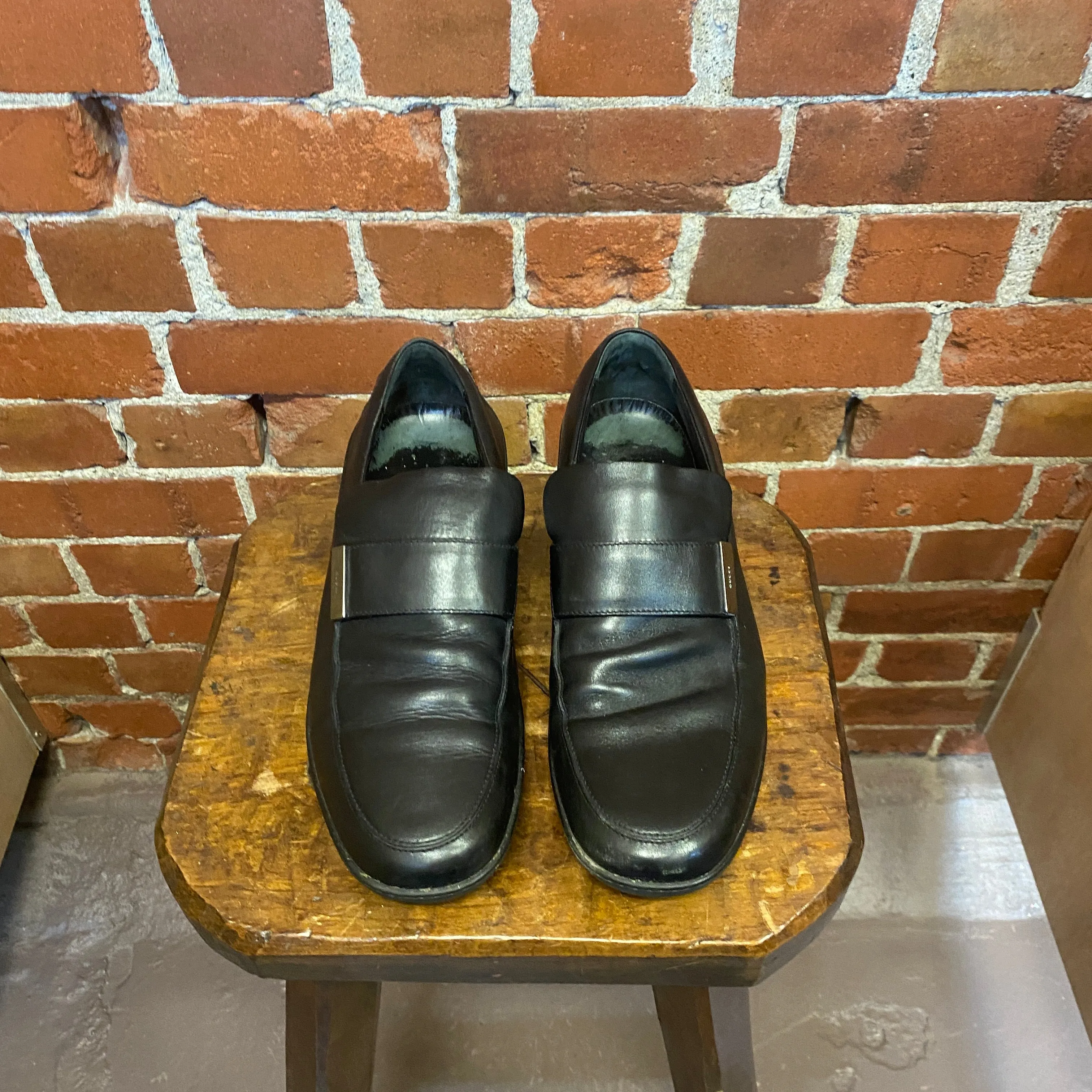 GUCCI 1990s leather loafers 43