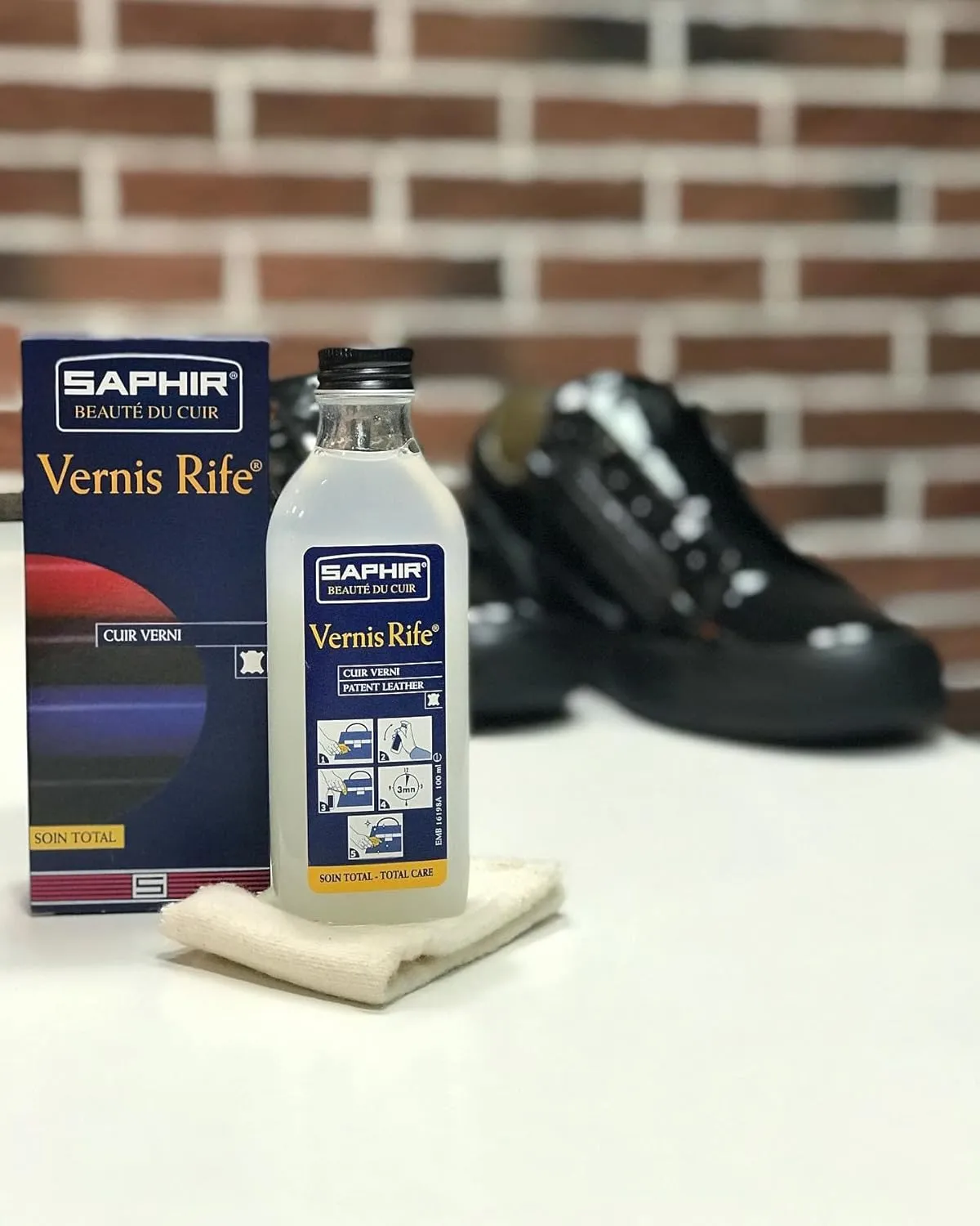 SAPHIR Vernis Rife - Patent Leather Cleaner - Shine, Clean and Protect against Cracking - Neutral - 100mL