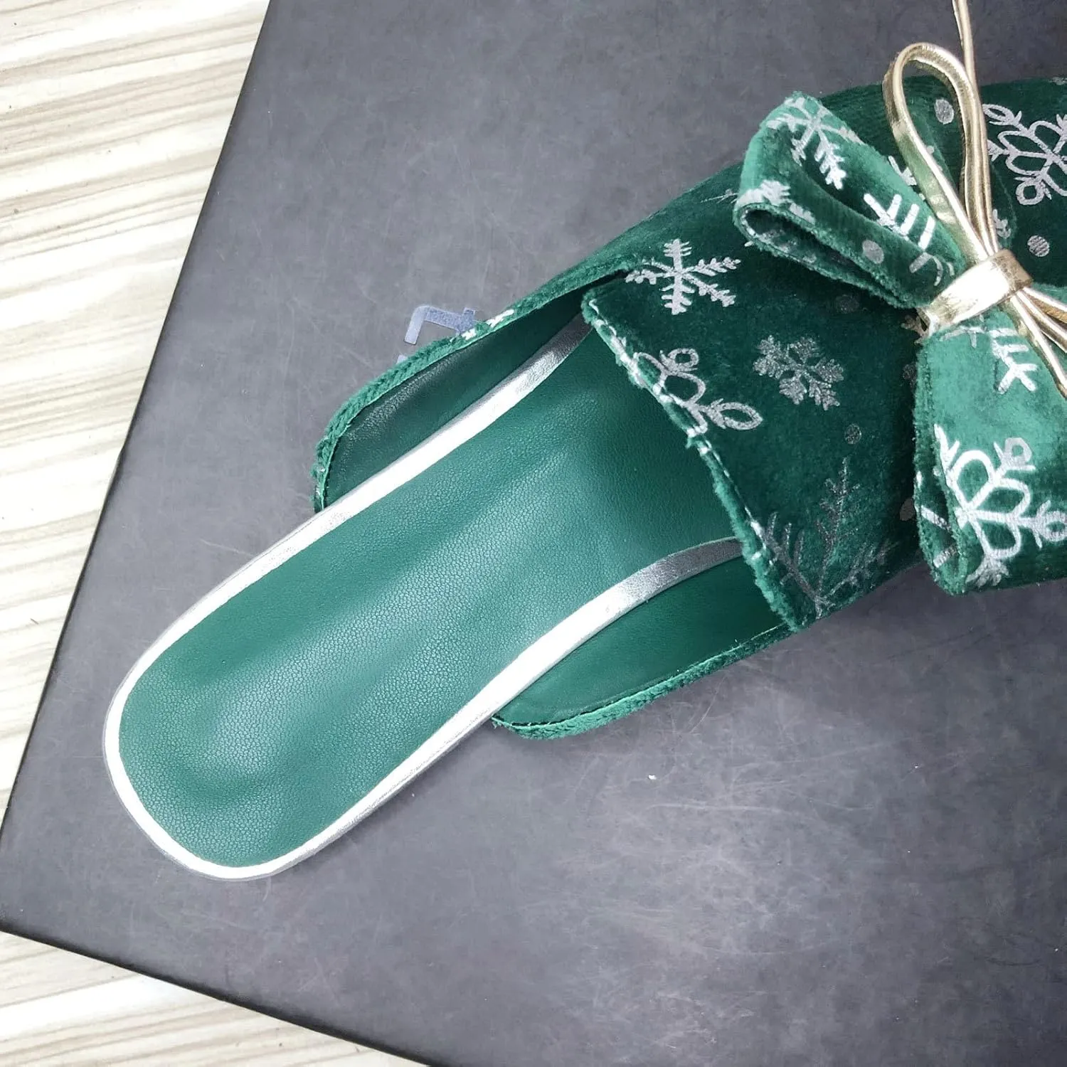 WENJIAZHIZHI Mules for Women Slip On Women's Flats Comfortable Closed Pointed Toe Backless Loafers Womens Clogs Mules